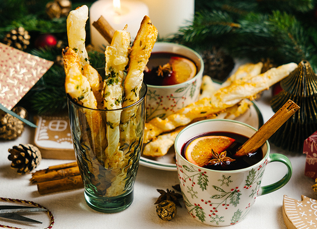 Blätterteig-Stangen mit Orangenglühwein