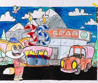 Ein Cartoon-Fuchs namens Jori hält einen Kuchen mit Kerzen, die die Zahl 35 bilden. Im Hintergrund sind ein Spar-Laden und ein rotes Auto zu sehen, darüber Berge und Wolken. Ein Logo zum 35-jährigen Jubiläum von Spar ziert die obere rechte Ecke.