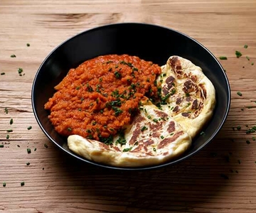 Rotes Linsen Dahl mit Naan-Brot