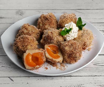 Aprikosenknödel mit Quarkteig